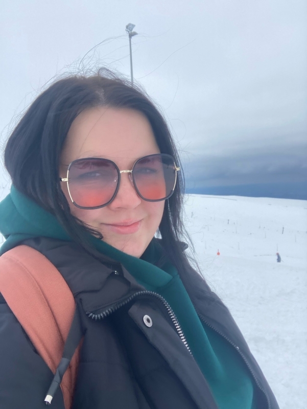 Есть такая поговорка: «Брат любит сестру богатую, а муж любит жену здоровую»